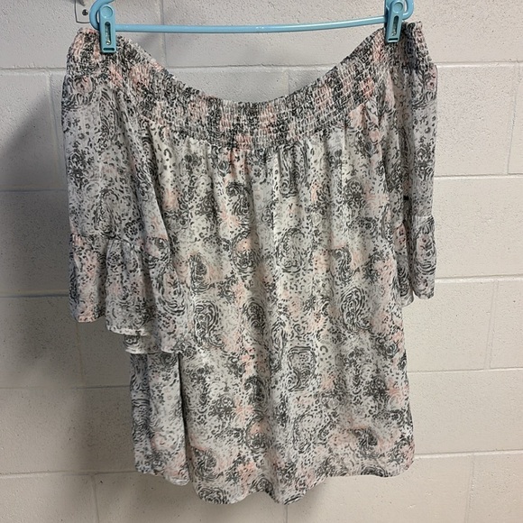 Torrid Gray and White Blouse - Picture 2 of 9